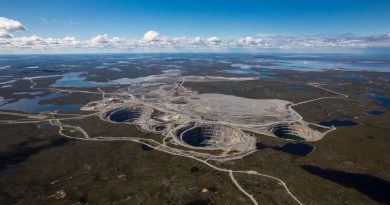 Vue aérienne de la mine à ciel ouvert.
