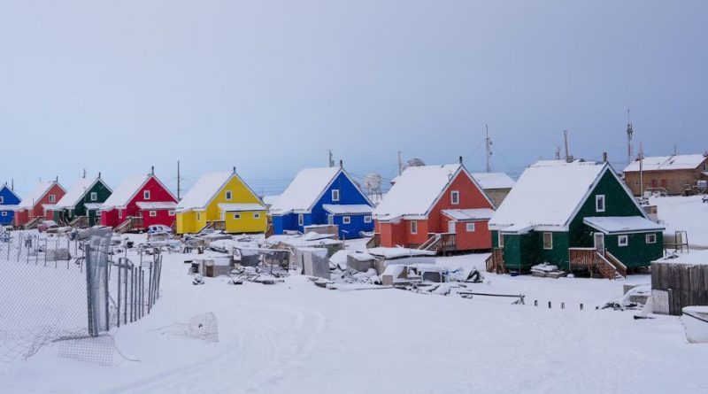 Des maisons en rangée.