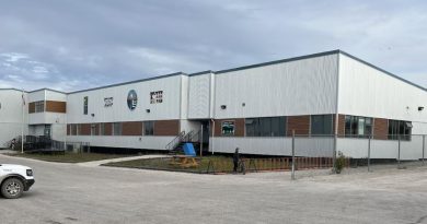 Un bâtiment, en juin 2024, à Norman Wells, aux Territoires du Nord-Ouest.