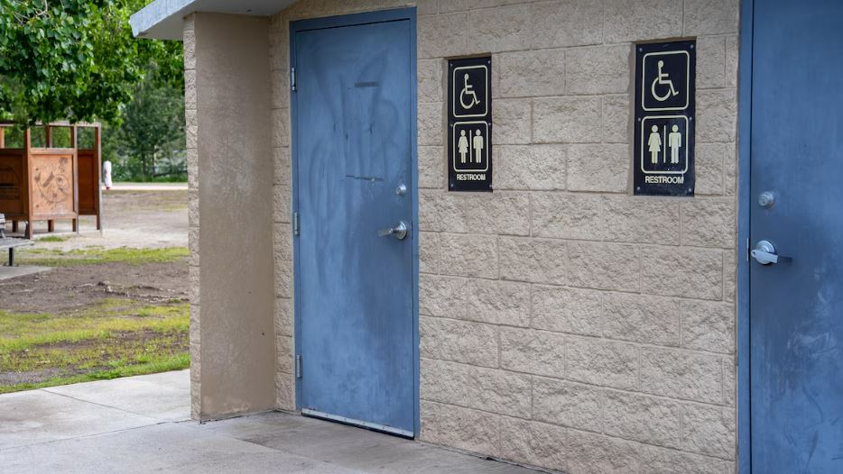 Des toilettes publiques de Whitehorse, en 2026.