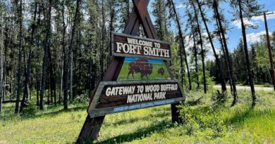Un panneau indiquant en anglais : Bienvenue à Fort Smith.