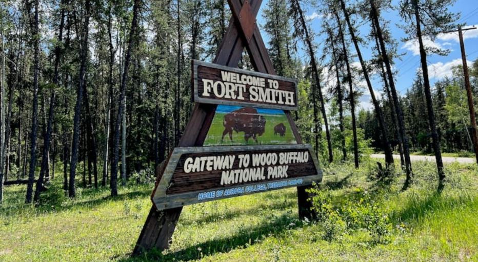 Un panneau indiquant en anglais : Bienvenue à Fort Smith.