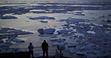 Une partie du passage du Nord-Ouest, une route maritime arctique qui s'ouvre à mesure que la banquise disparaît.