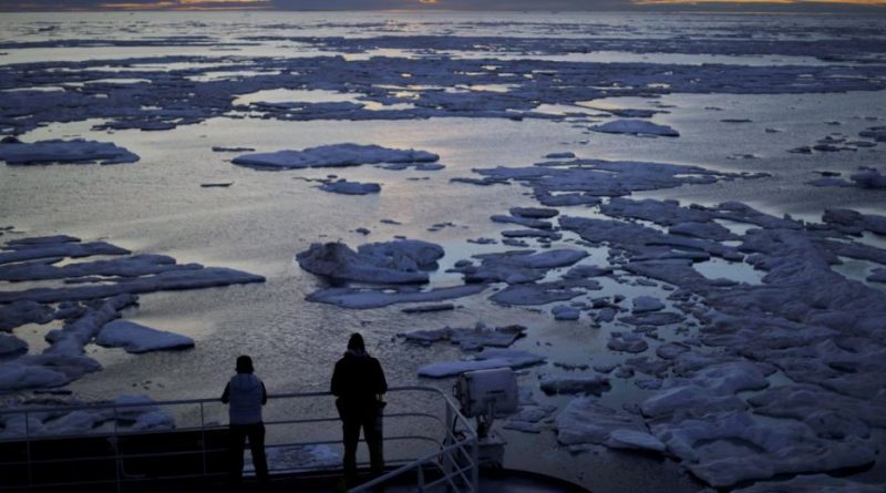 Une partie du passage du Nord-Ouest, une route maritime arctique qui s'ouvre à mesure que la banquise disparaît.