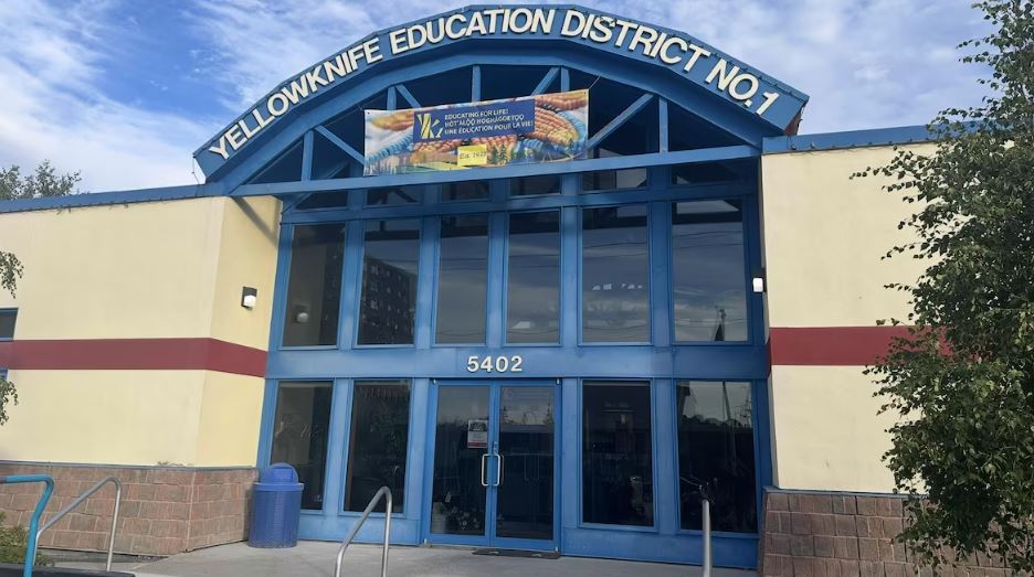 Une image du bureau de la Commission scolaire publique no 1 de Yellowknife.
