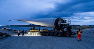 Pale d’éolienne transportée sur une remorque