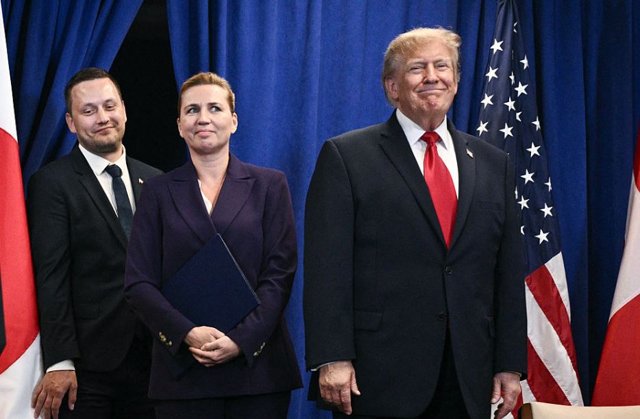 Le président américain Donald Trump, la première ministre du Danemark Mette Frederiksen et le premier ministre du Groenland Jens-Frederik Nielsen