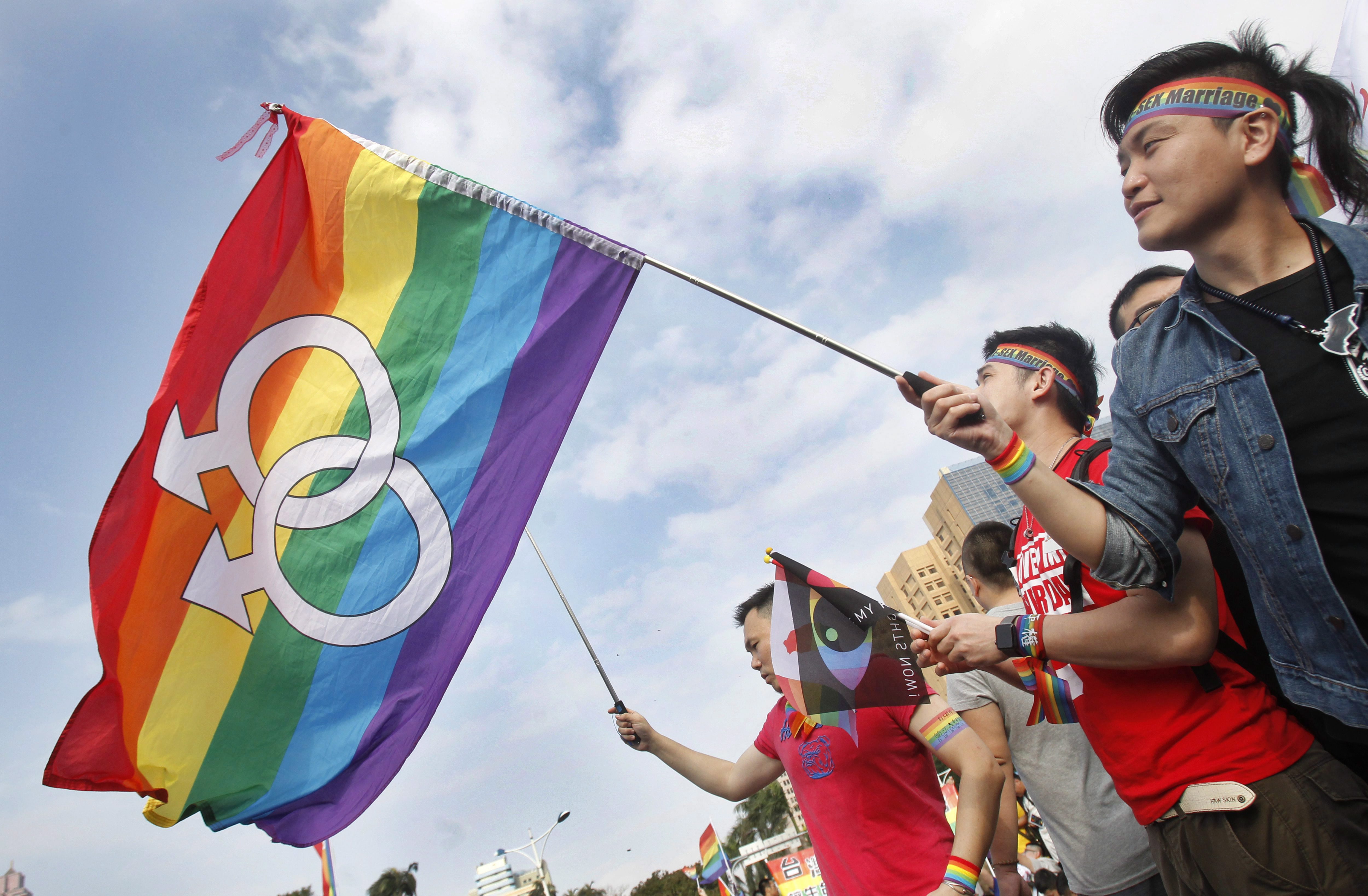2016年，台湾彩虹旗飘扬。(AP Photo/Chiang Ying-ying, File)
